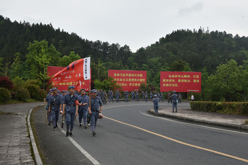 信心的丰碑 前进的动力